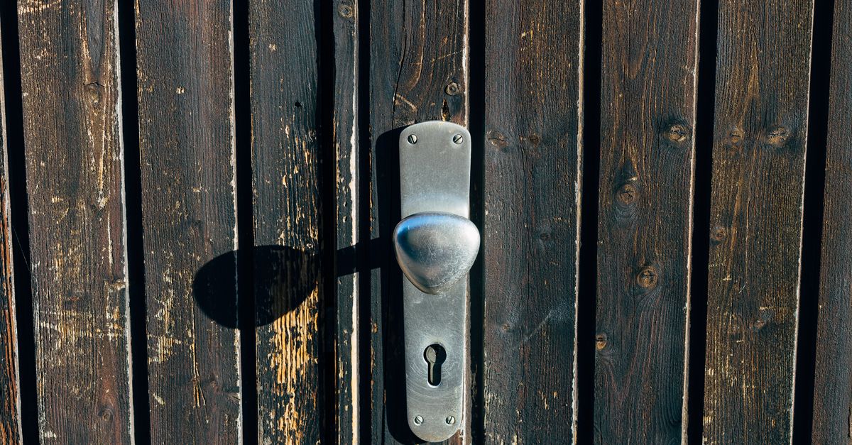 What Goes Into a Professional Door Knob Lock Installation — Maple Guard Security Mississauga